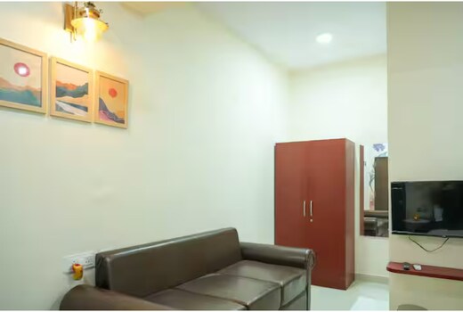 AC Queen Room Near Wipro Circle Gachibowli