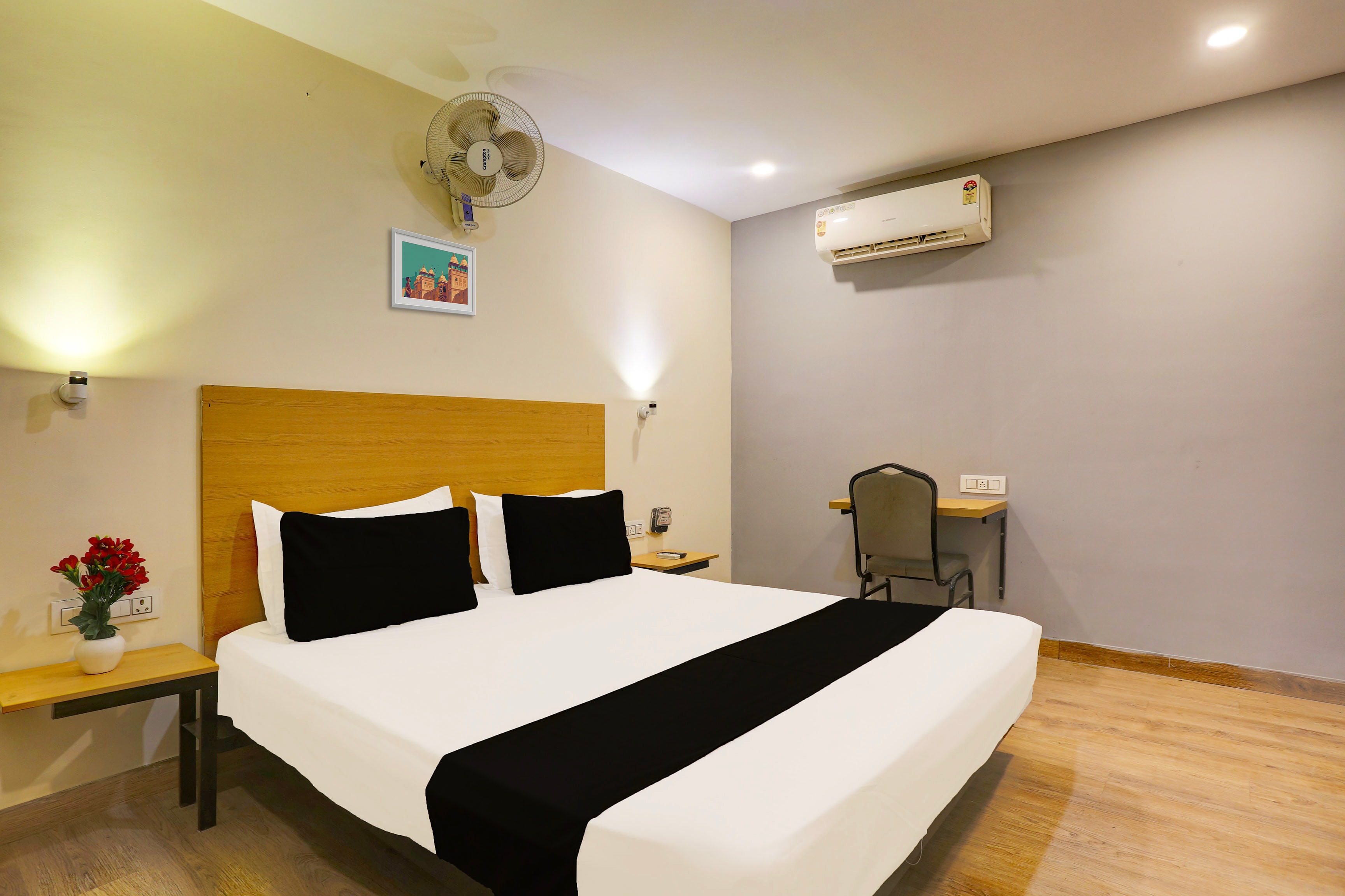 Super Hotel O Near Uttam Nagar East Metro - Tap to explore photos