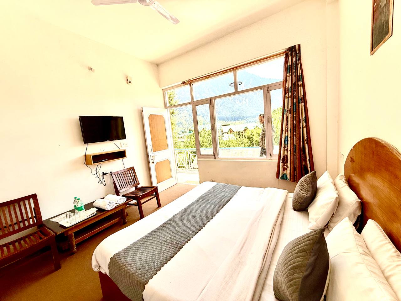 Hotel The Premium Villa Old Manali View - Tap to explore photos