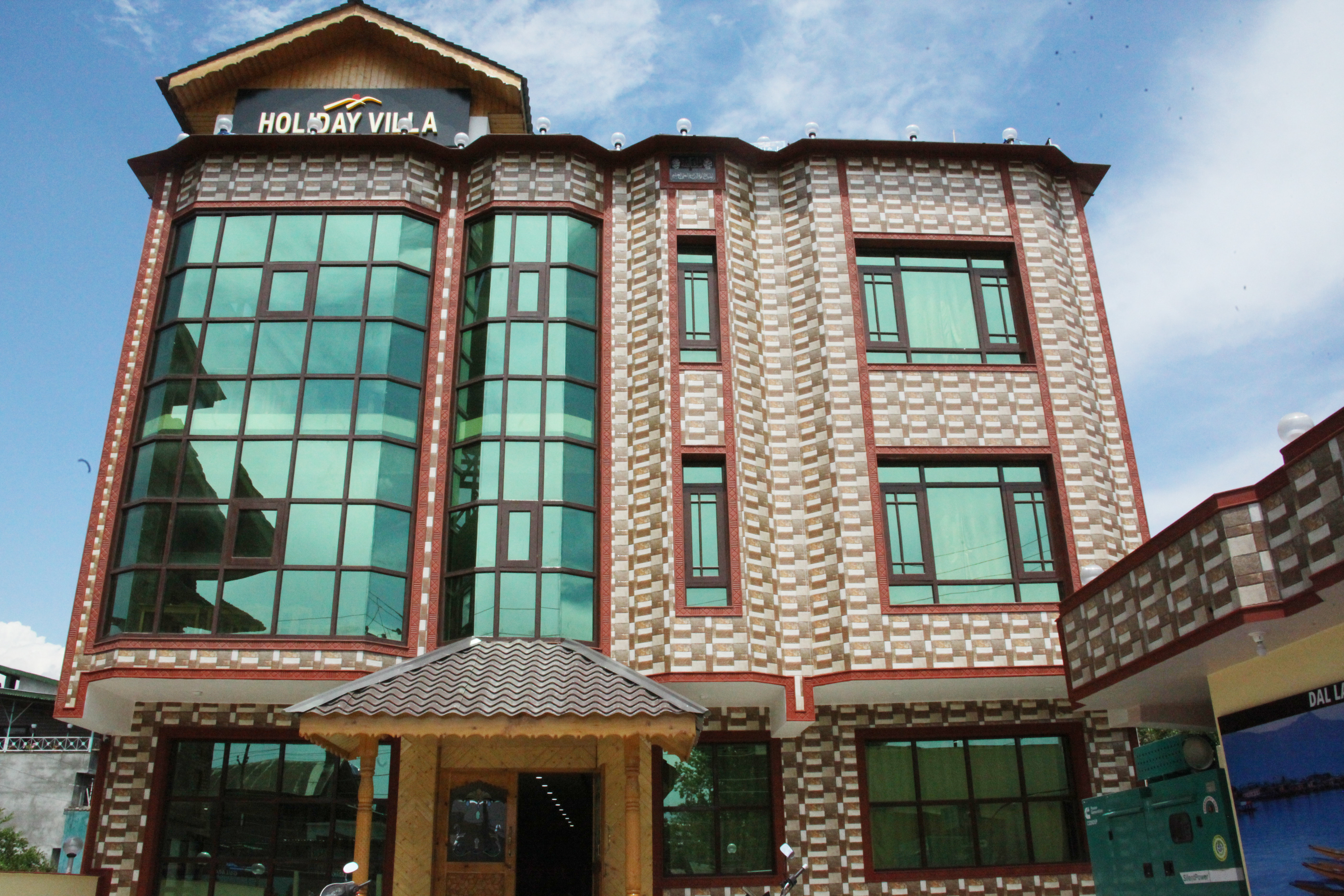 Hotel City Grace Srinagar INR 294 OFF   1  4  0  0   Deal Photos