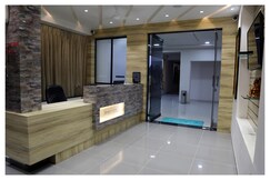 Hotel Iris, Hatgad
