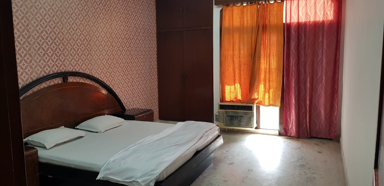 4 BHK Service Apartment in East of Kailash - Tap to explore photos