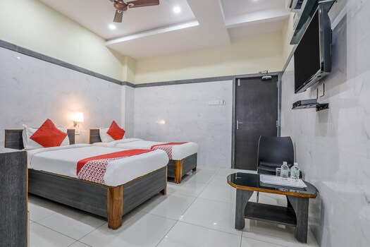 OYO 9352 Hotel SRC Grand, Vijaywada Hotel Price, Address & Reviews