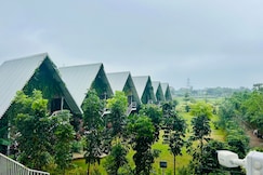 Sakhi A Luxury Lakeview Resort, Chevella