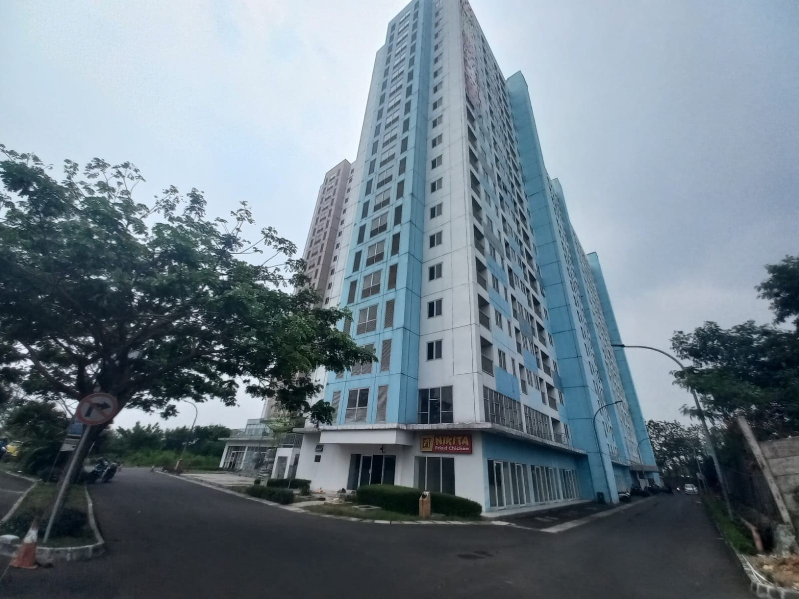 OYO 93362 Apartement Sentraland Karawang By Agung Rent - Tap to explore photos