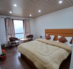 Hill View Haven (Deluxe Room)