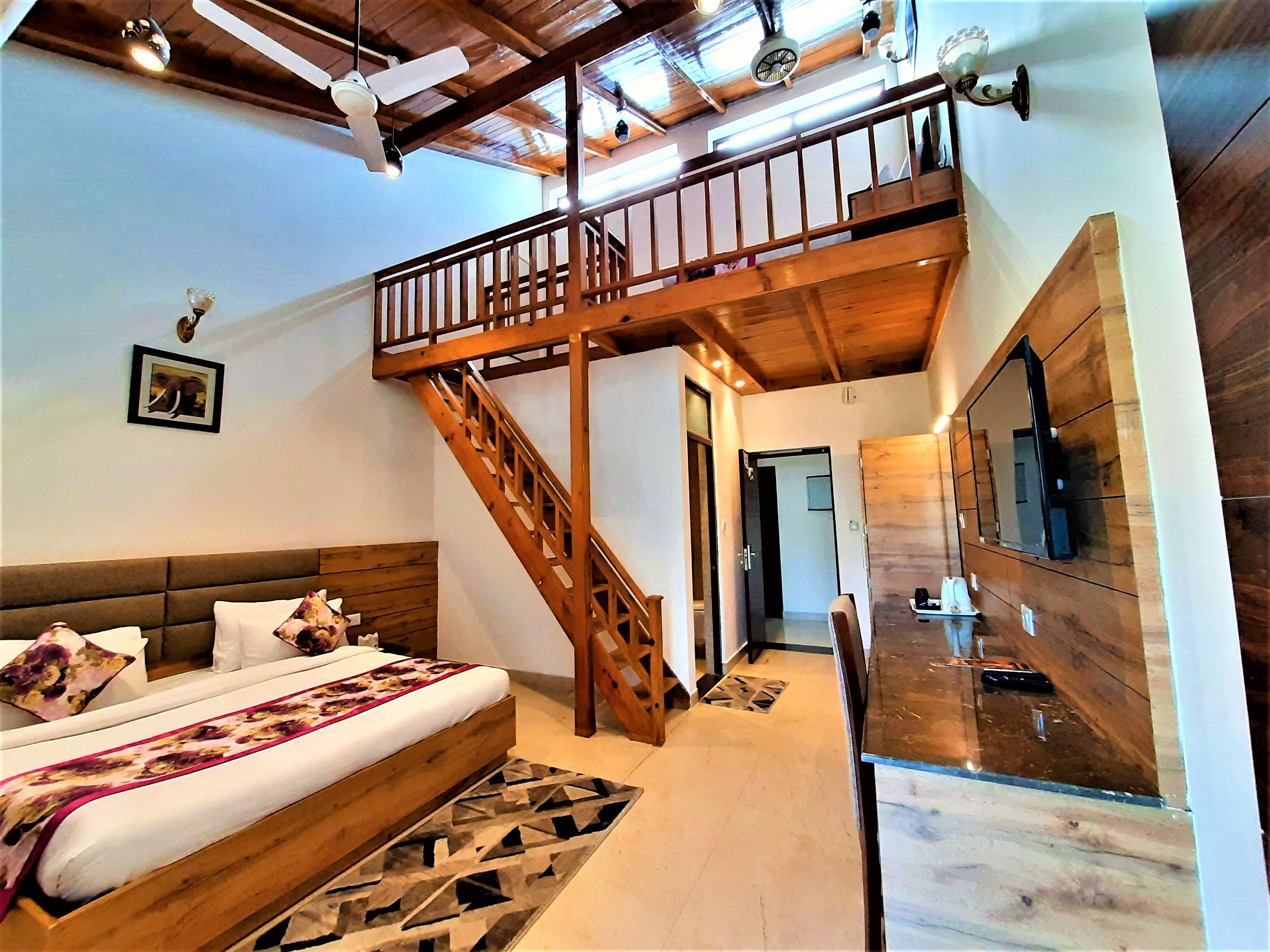 Wood Castle Spa Resort- A River Access Property - Tap to explore photos