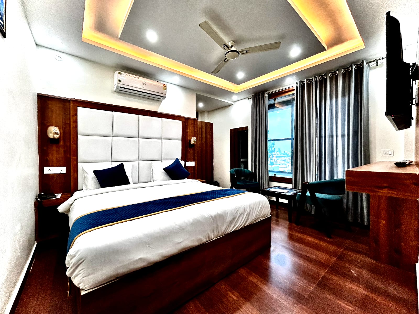 Hotel Swaransh By Prakshi Hospitality - Tap to explore photos