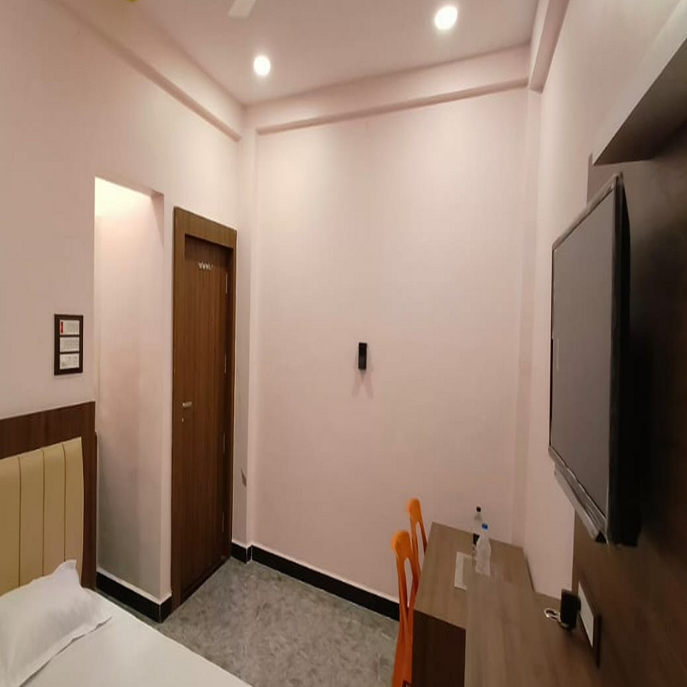 Hotel Vaishnavi - Tap to explore photos