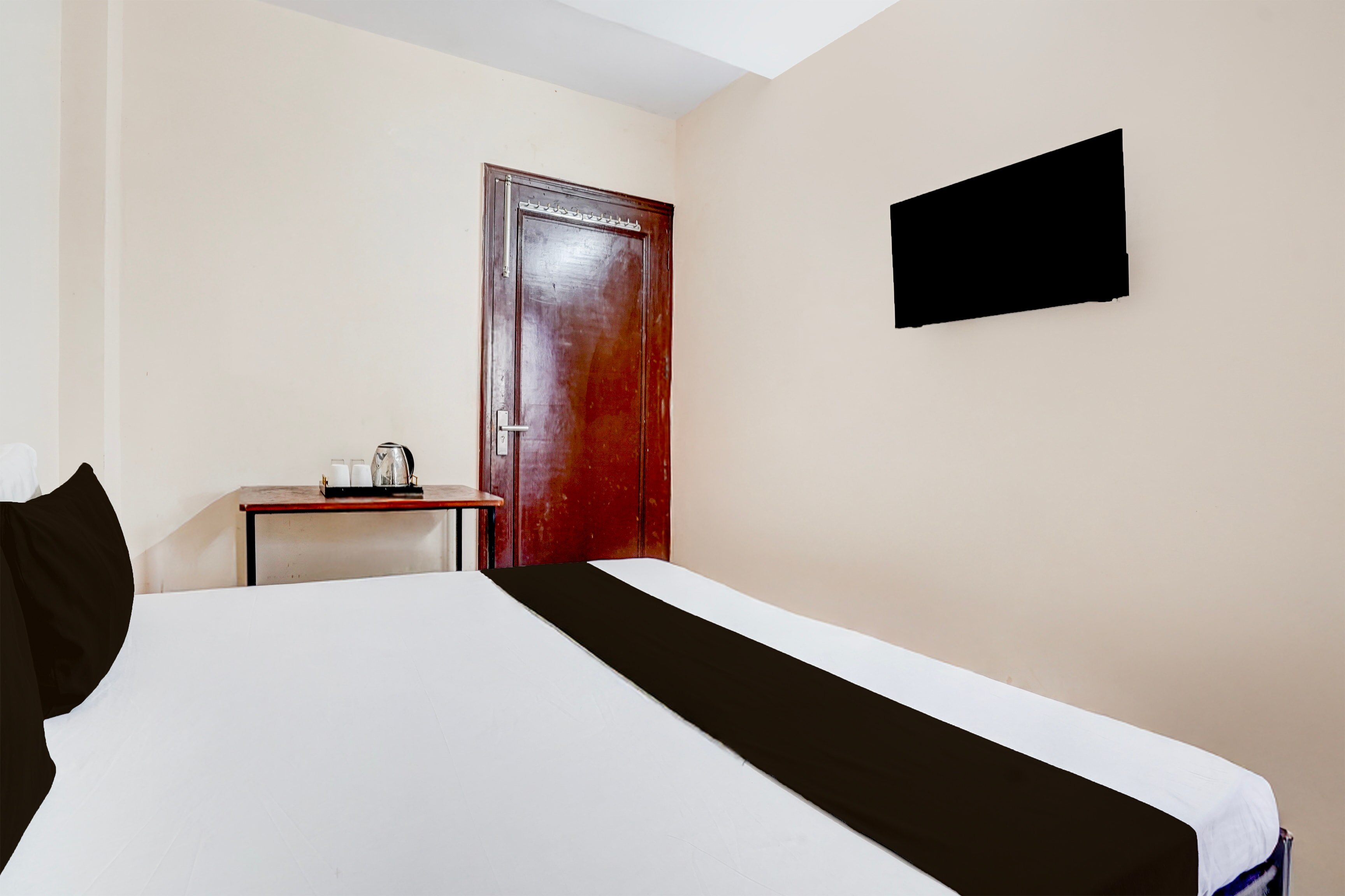 SPOT ON Hrp7 Guest House - Tap to explore photos