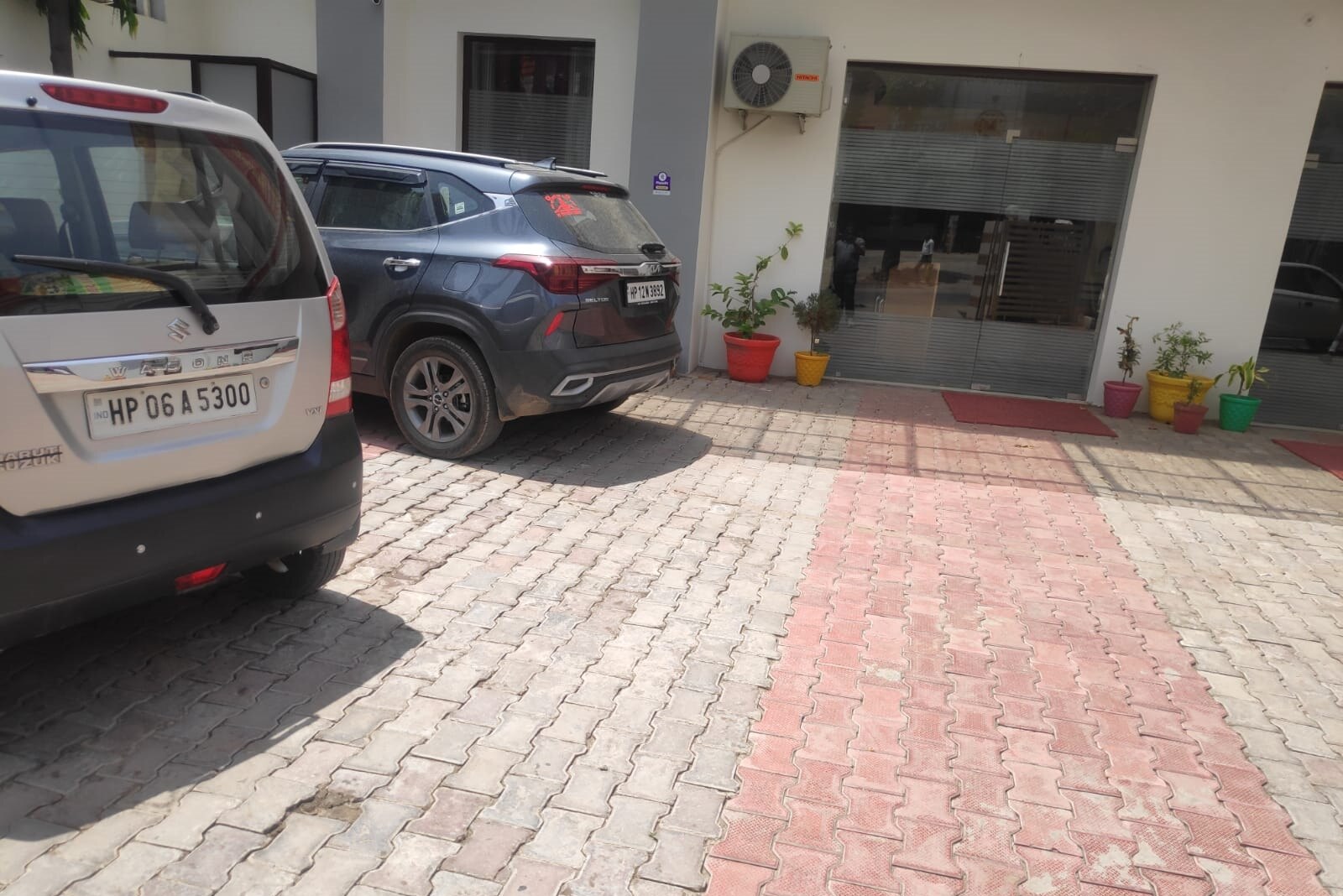 New Hotel Sangam - Tap to explore photos