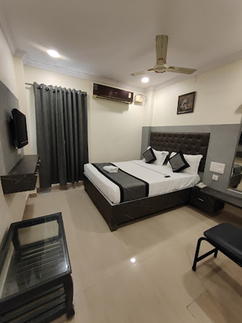 Hotel vighneshwara inn - Tap to explore photos