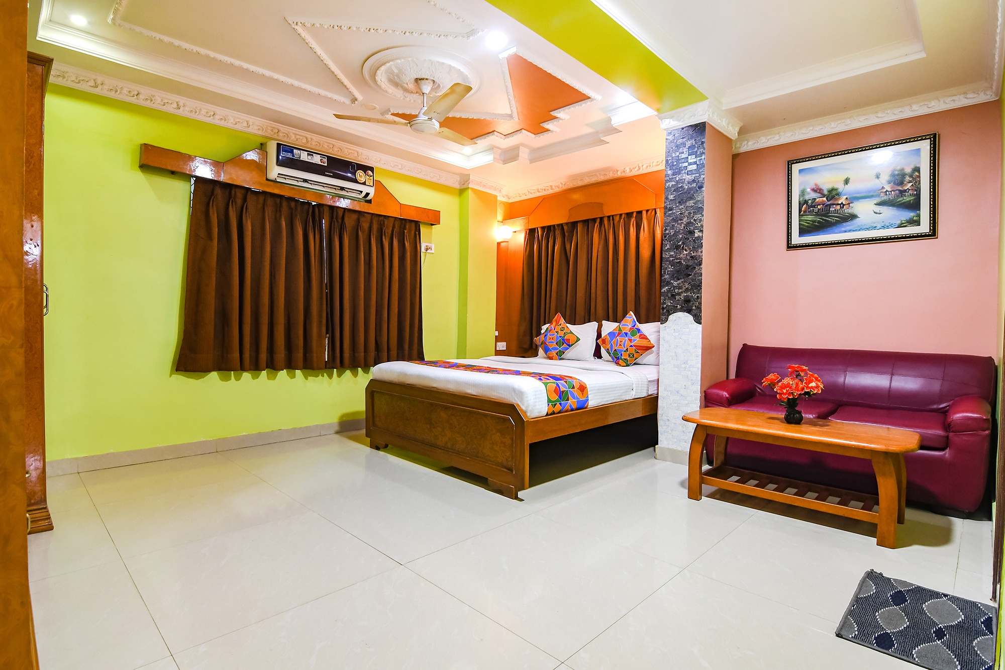 FabExpress Wild Orchid - 800m from Medica Superspecialty Hospital - Tap to explore photos