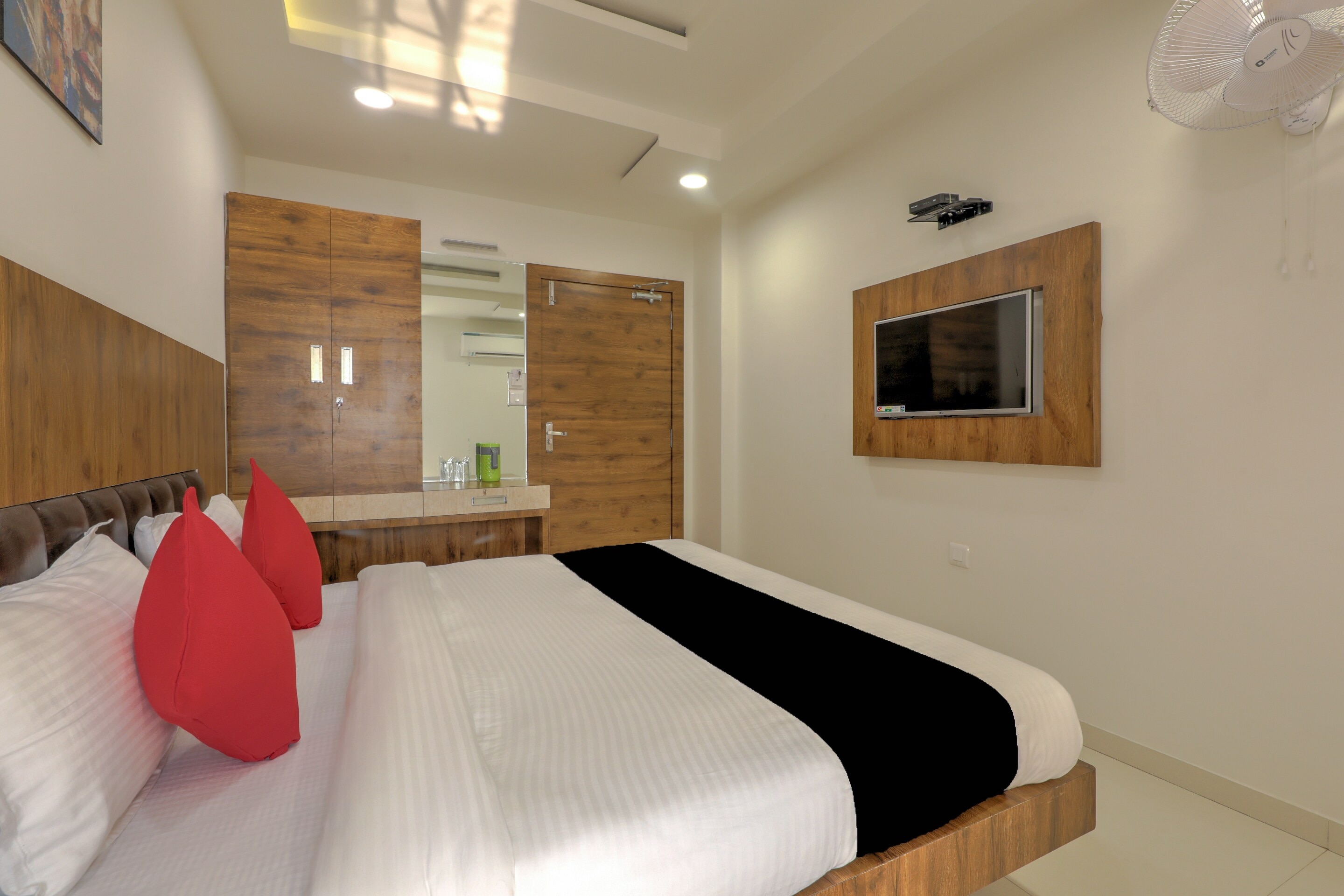 Hotel Shree Meghdootam - Tap to explore photos