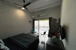 Casa Oceanus - Pool Facing Room - Ganpatipule, Ganpatipule