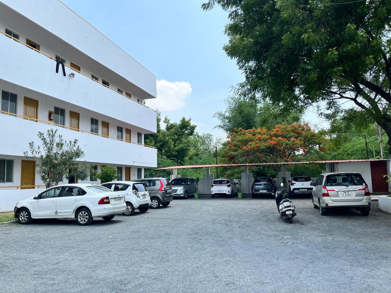 Hotel Sri Sakthi Deluxe - Tap to explore photos