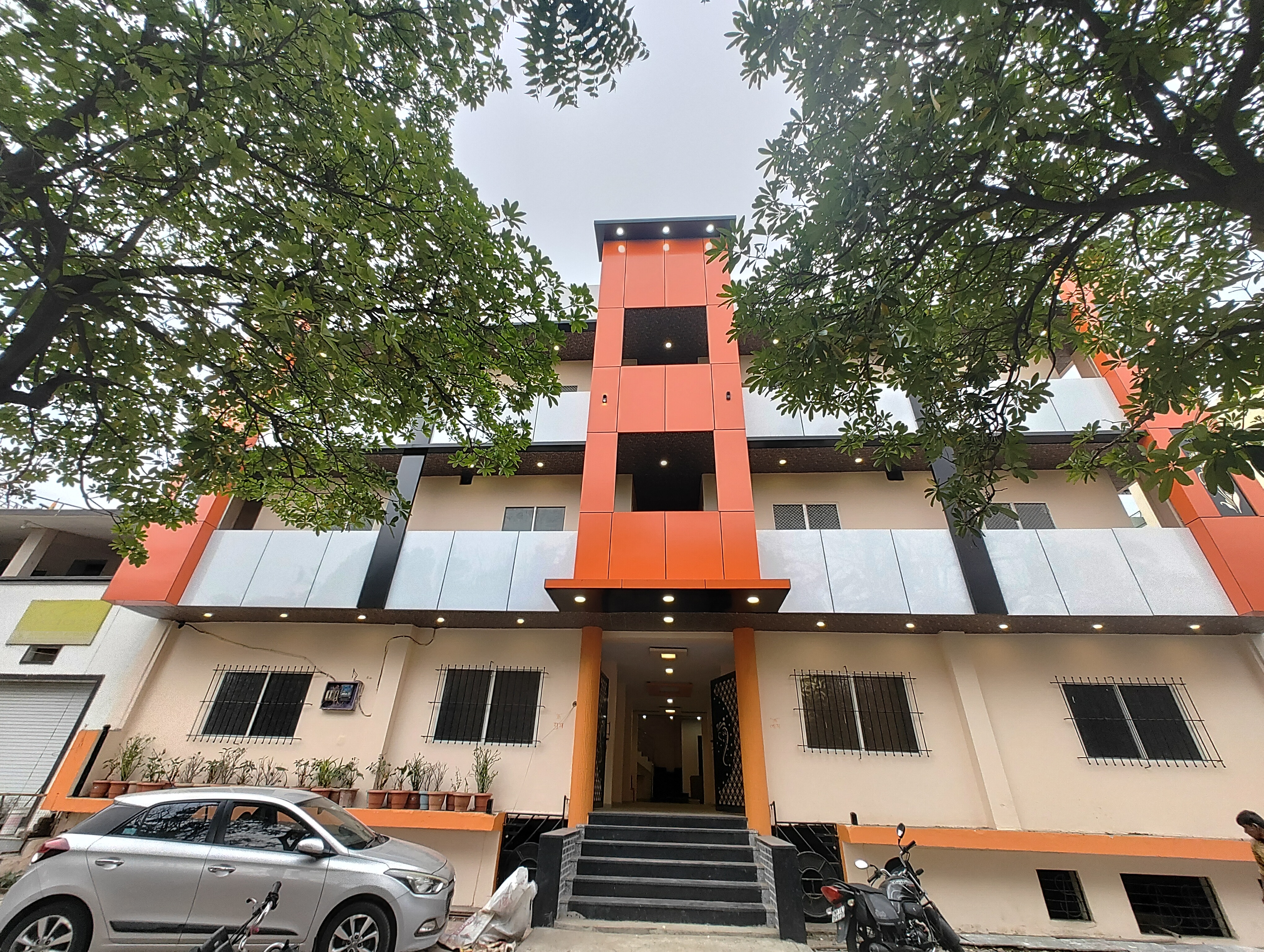 Hotel maheshwari green's - Tap to explore photos