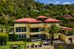 Crosswinds Private Luxury Villa in Nainital, Pangot