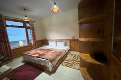 Premium Room in Manali with Mountain Views, Manali