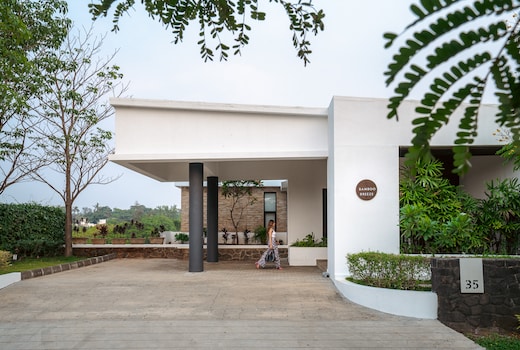 LohonoStays Bamboo Breeze