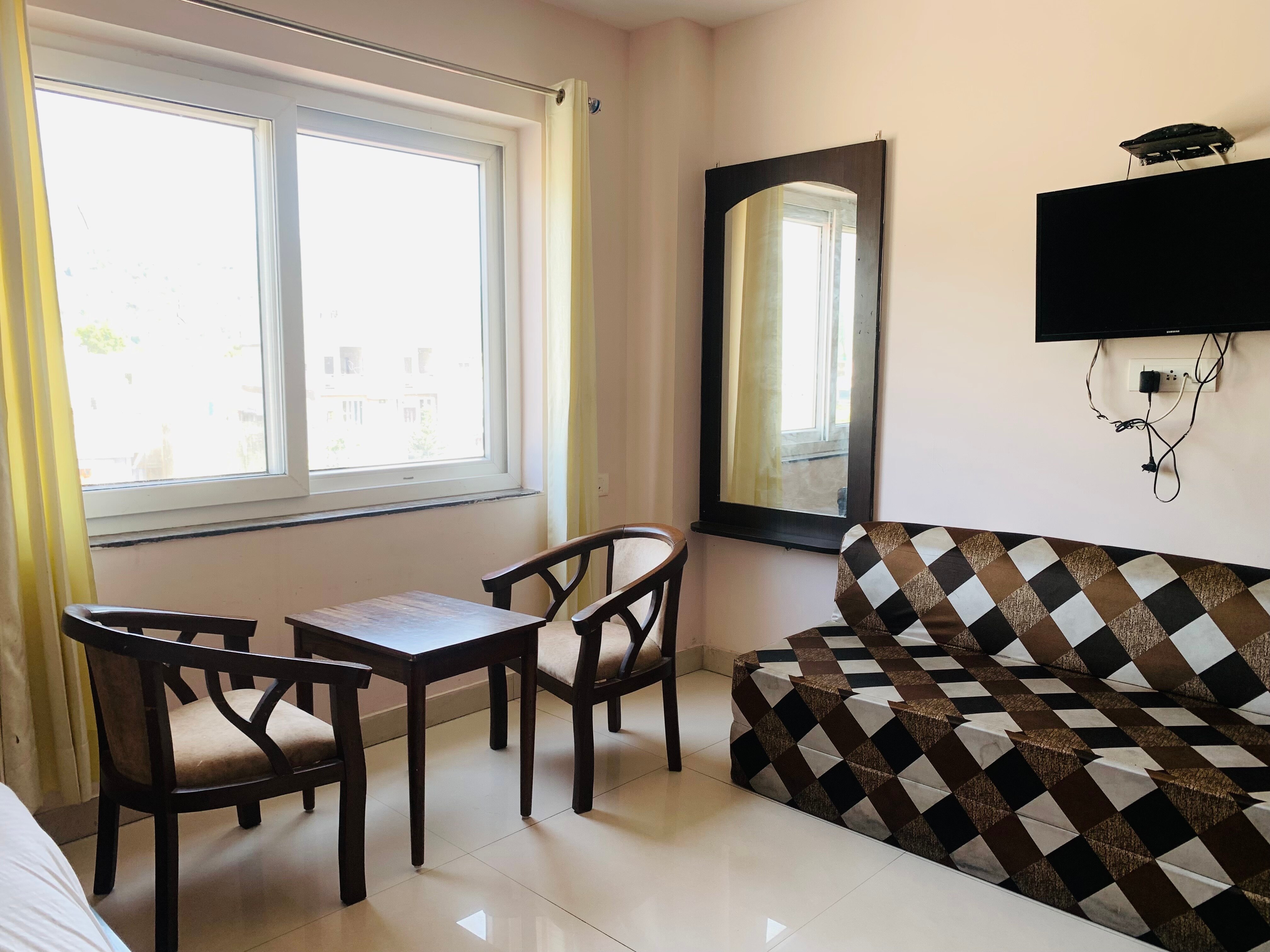 Hotel Tulsi @50m from ISBT Rishikesh - Tap to explore photos