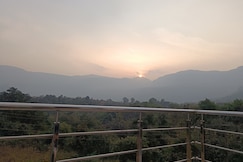 Amazing Views 4 Bhk Villa with Private pool, Karjat