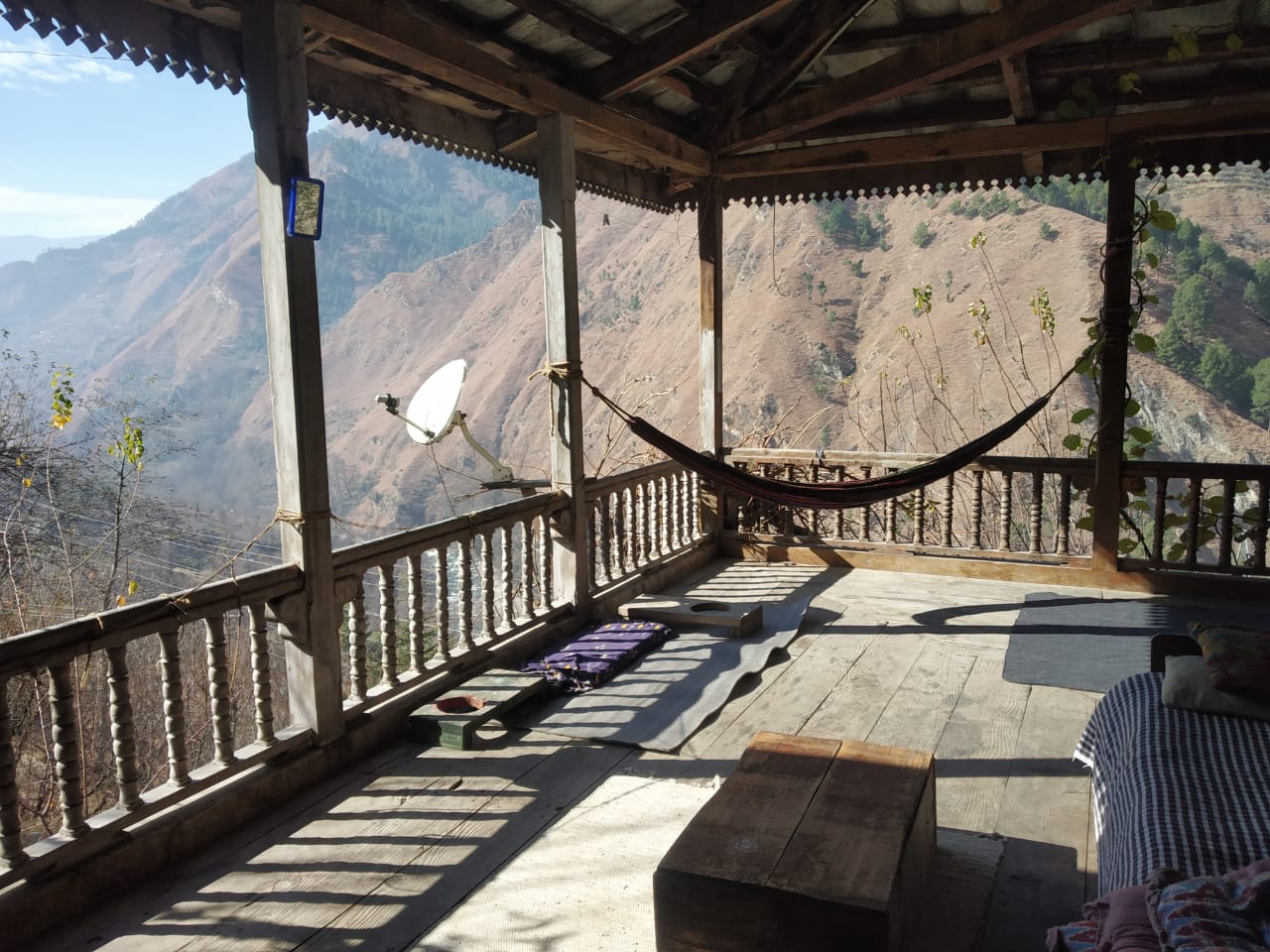 Gypsy Kathkuni House, Kasol - Tap to explore photos