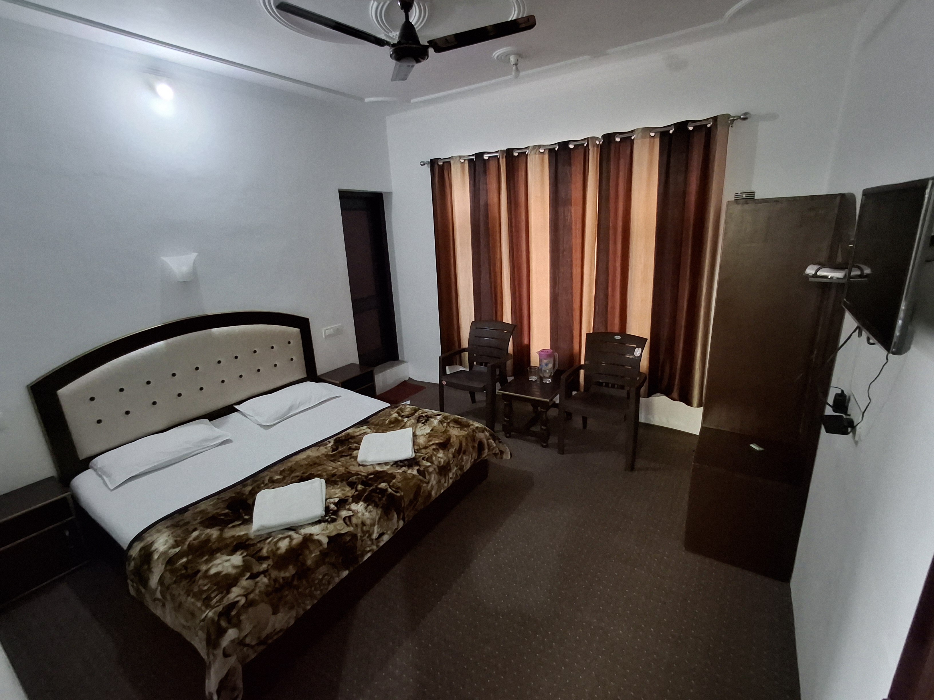 Hotel Evergreen Sunshine Srinagar - Tap to explore photos