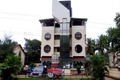 Hotel Shalom International, Khed