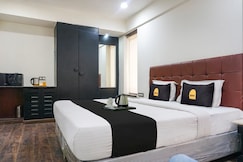 Townhouse OAK SR Hotel wakad, Pune