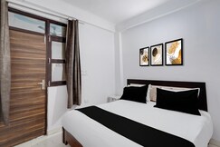 Spot On  Hotel Rosha Palace, Noida