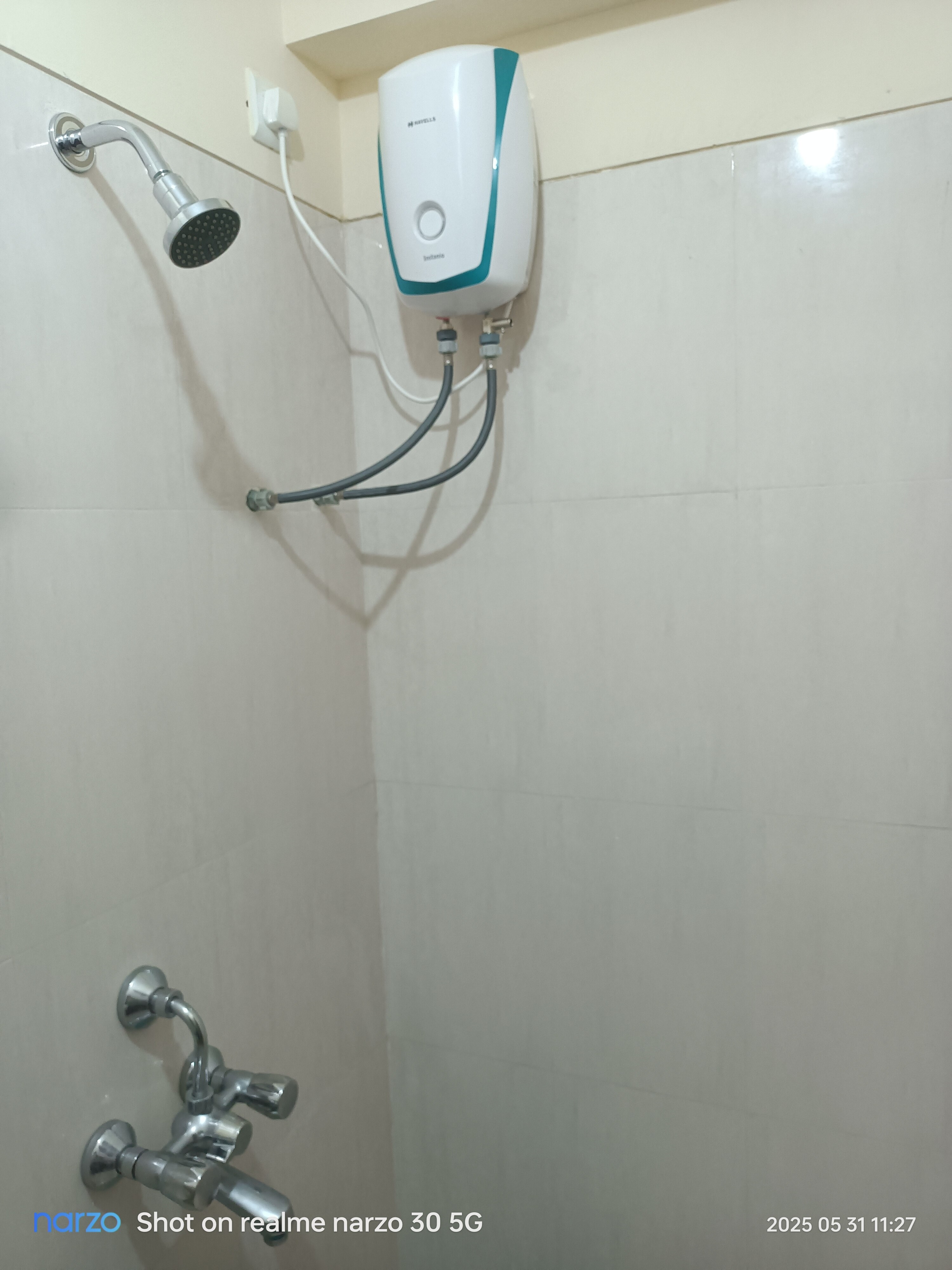 Private Room Pushpanjali Resid GB Road Thane West - Tap to explore photos