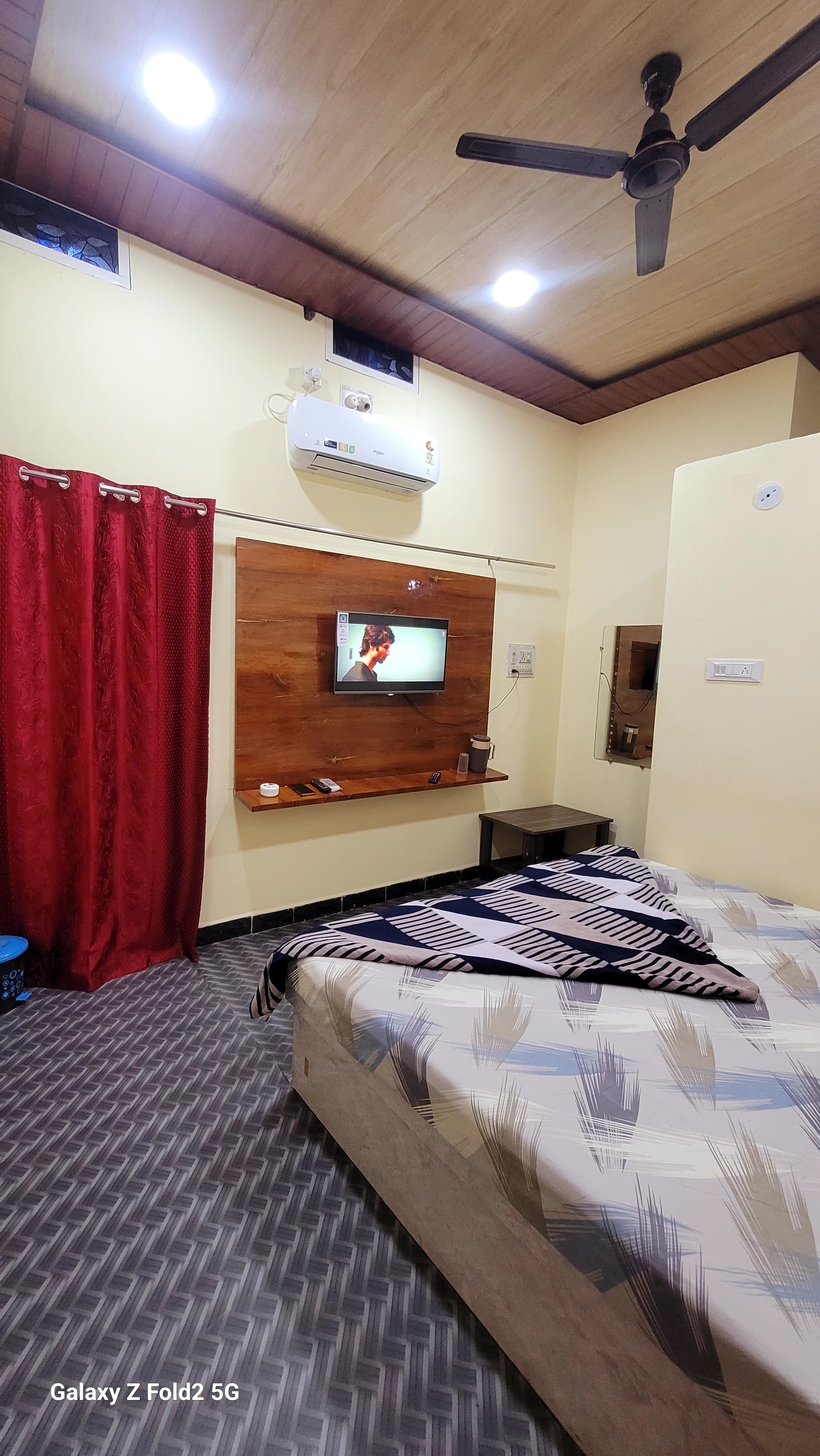 Shree Pallaav Guest House - Tap to explore photos