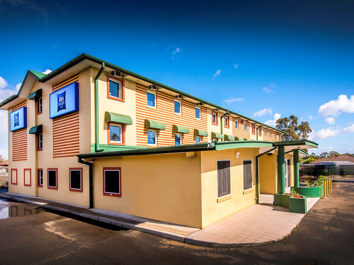 ibis budget Casula Liverpool - Tap to explore photos