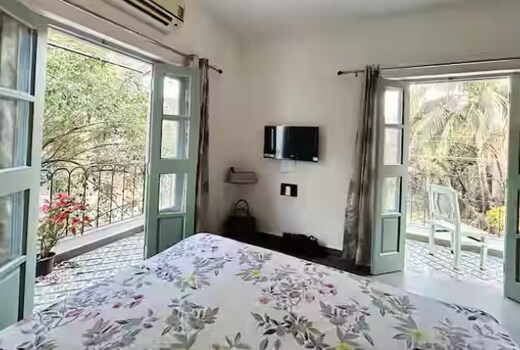 Studio Apartment near beach   1 bed   2balconies