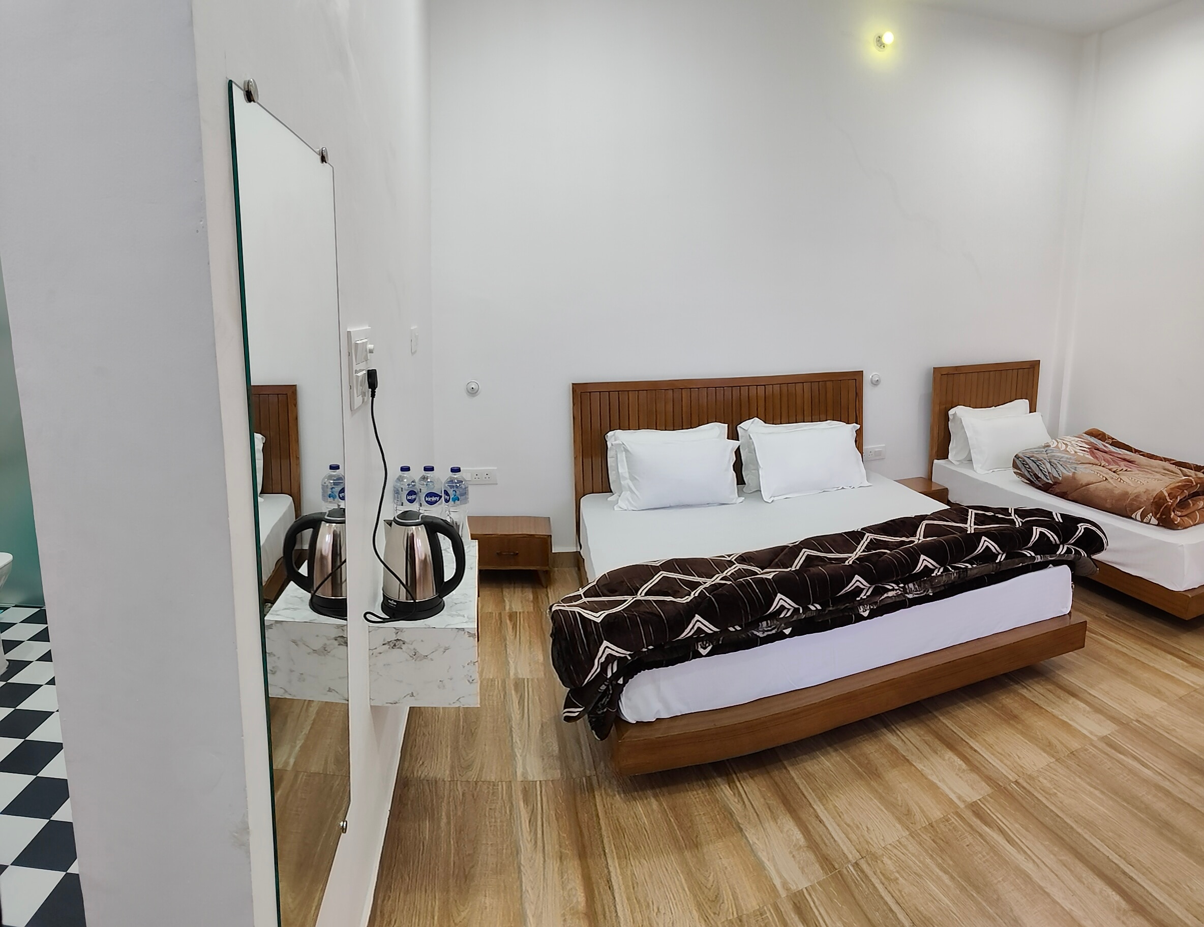Hasuli Hotel  sari village - Tap to explore photos