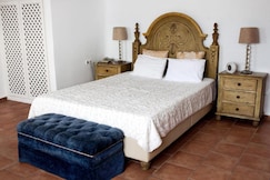 Suites of the Gods Cave Spa Hotel, سانتوريني