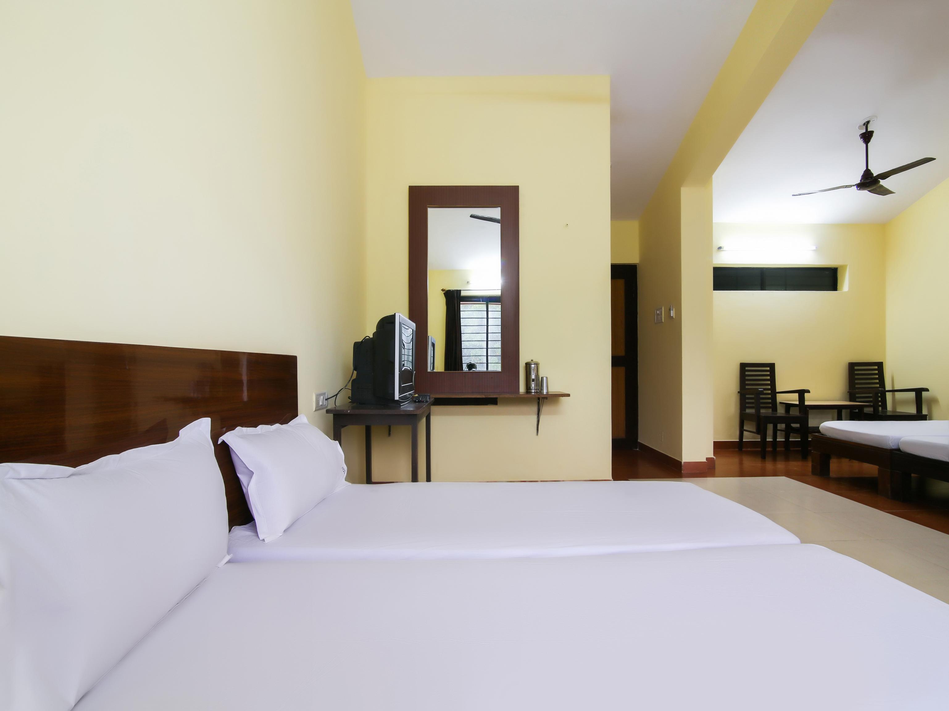 SPOT ON 40731 Hotel Raviraj Classic - Tap to explore photos