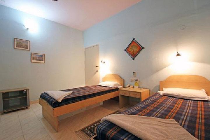 Hotel Taura Comfort - Tap to explore photos