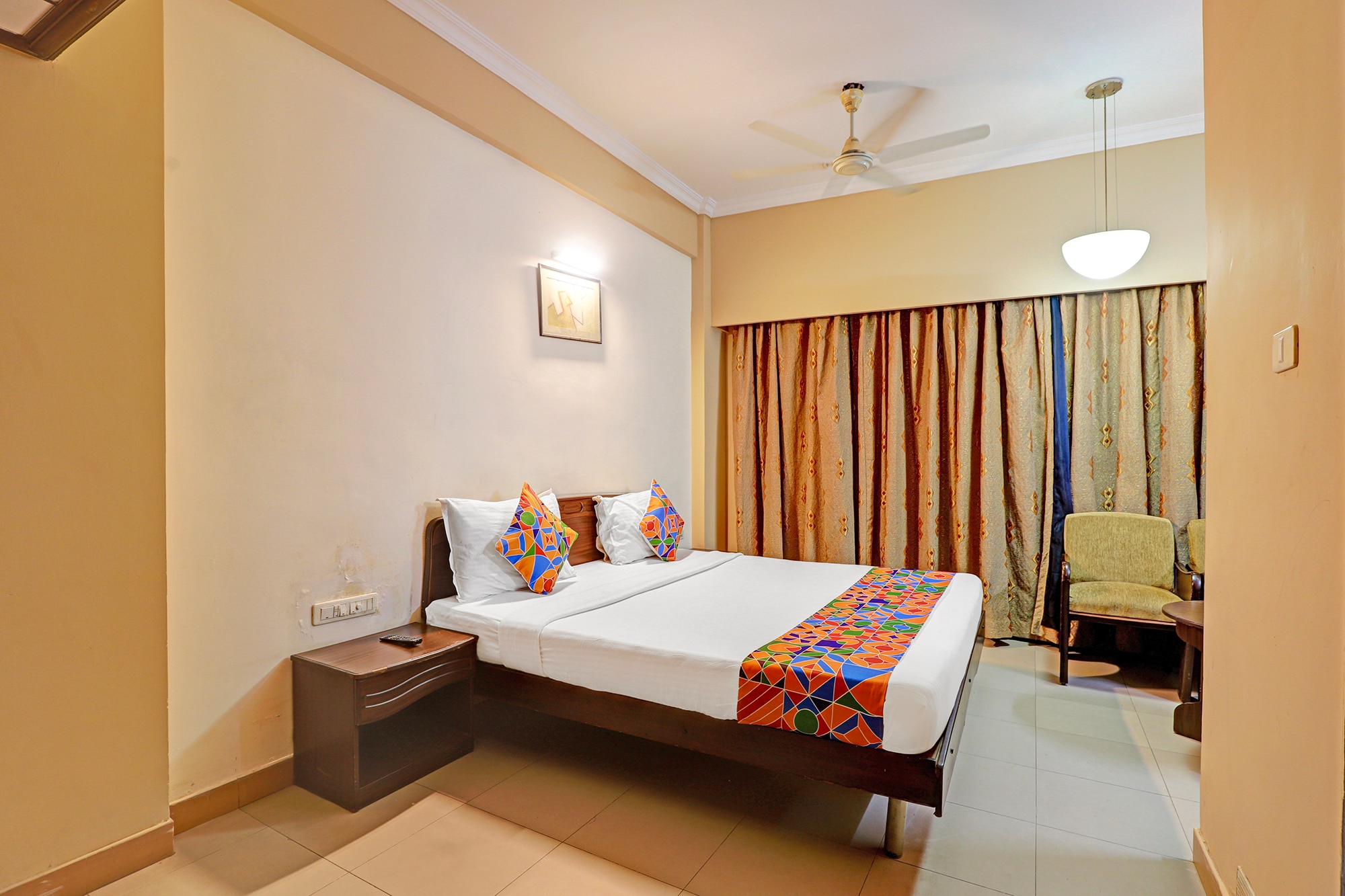FabHotel The Royal Plaza - Koyambedu - Tap to explore photos
