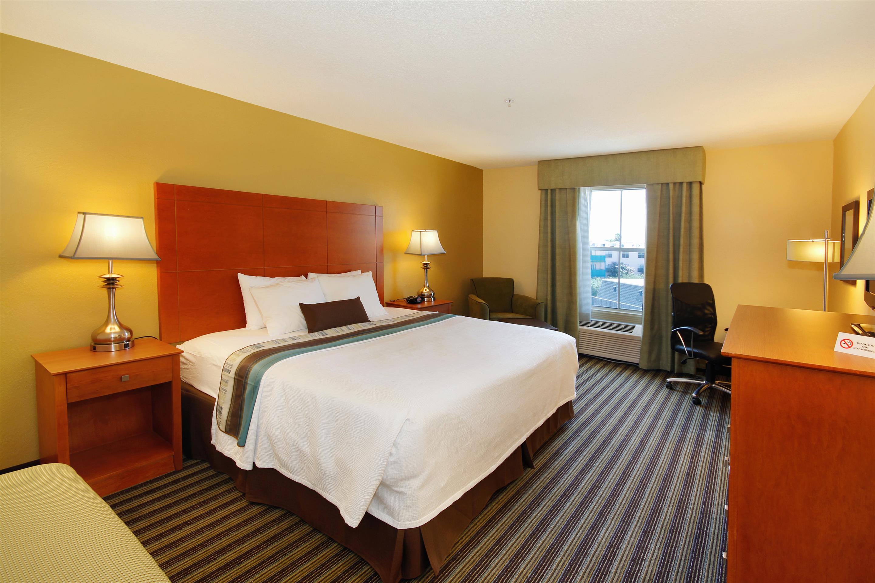 Best Western Plus Seawall Inn & Suites By The Beach - Tap to explore photos