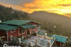 Blue Magpie Mountain Majesty with Homeyhuts, Mukteshwar