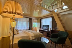 Aether | Luxe 1 Room Kitchen with cozy Attic in Old Manali, Manali