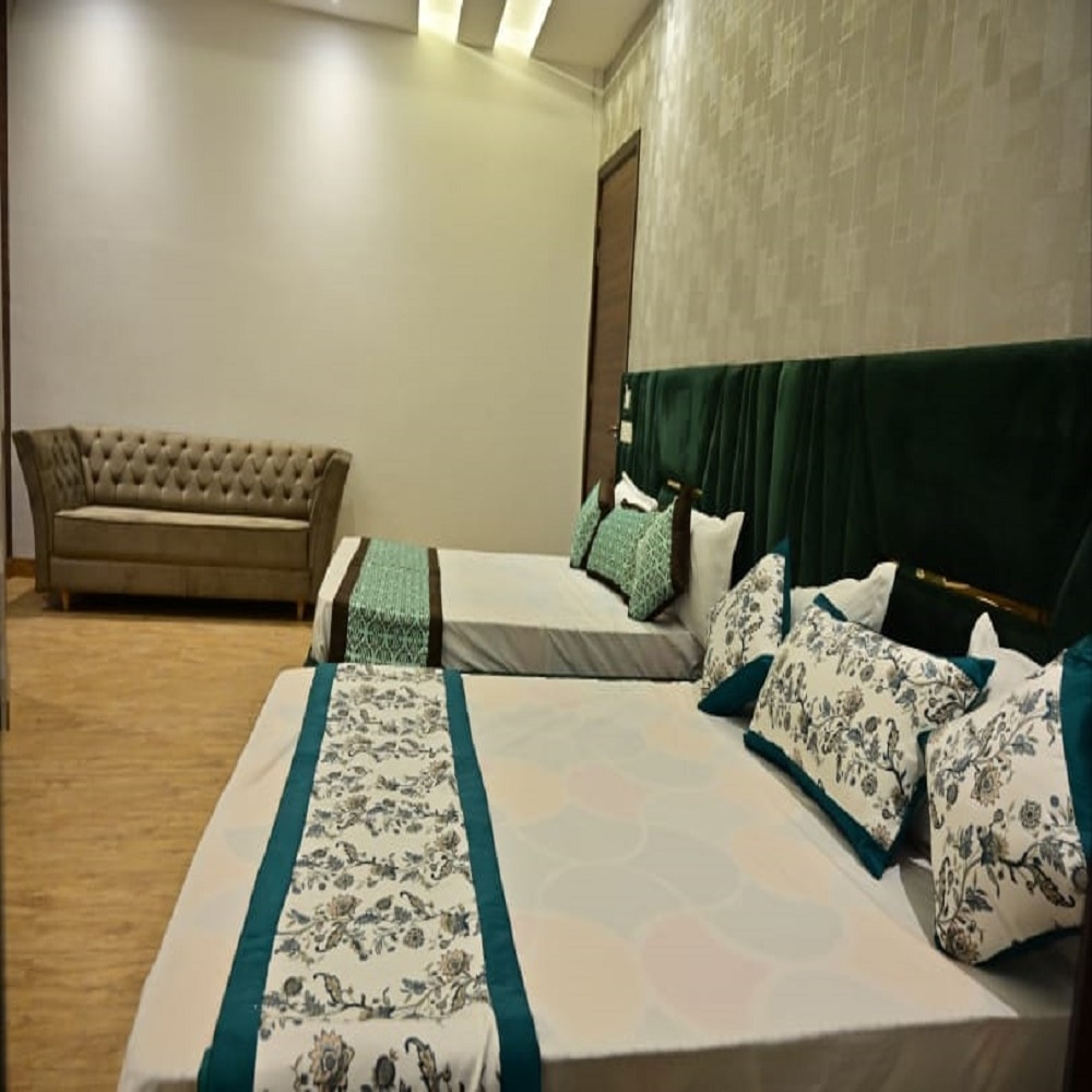 HOTEL SKYLARK Palwal - Tap to explore photos