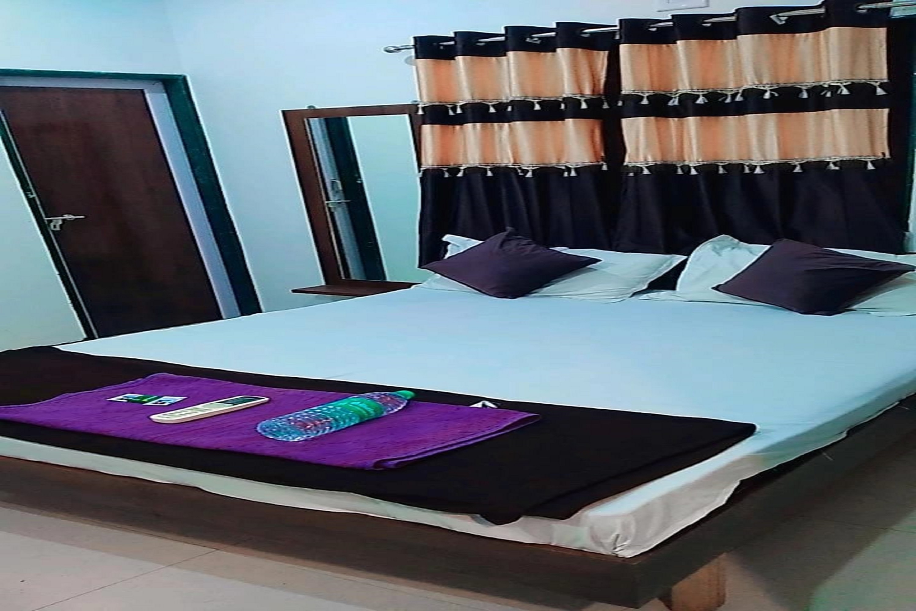 Hotel Kaanha Dwarka - Tap to explore photos