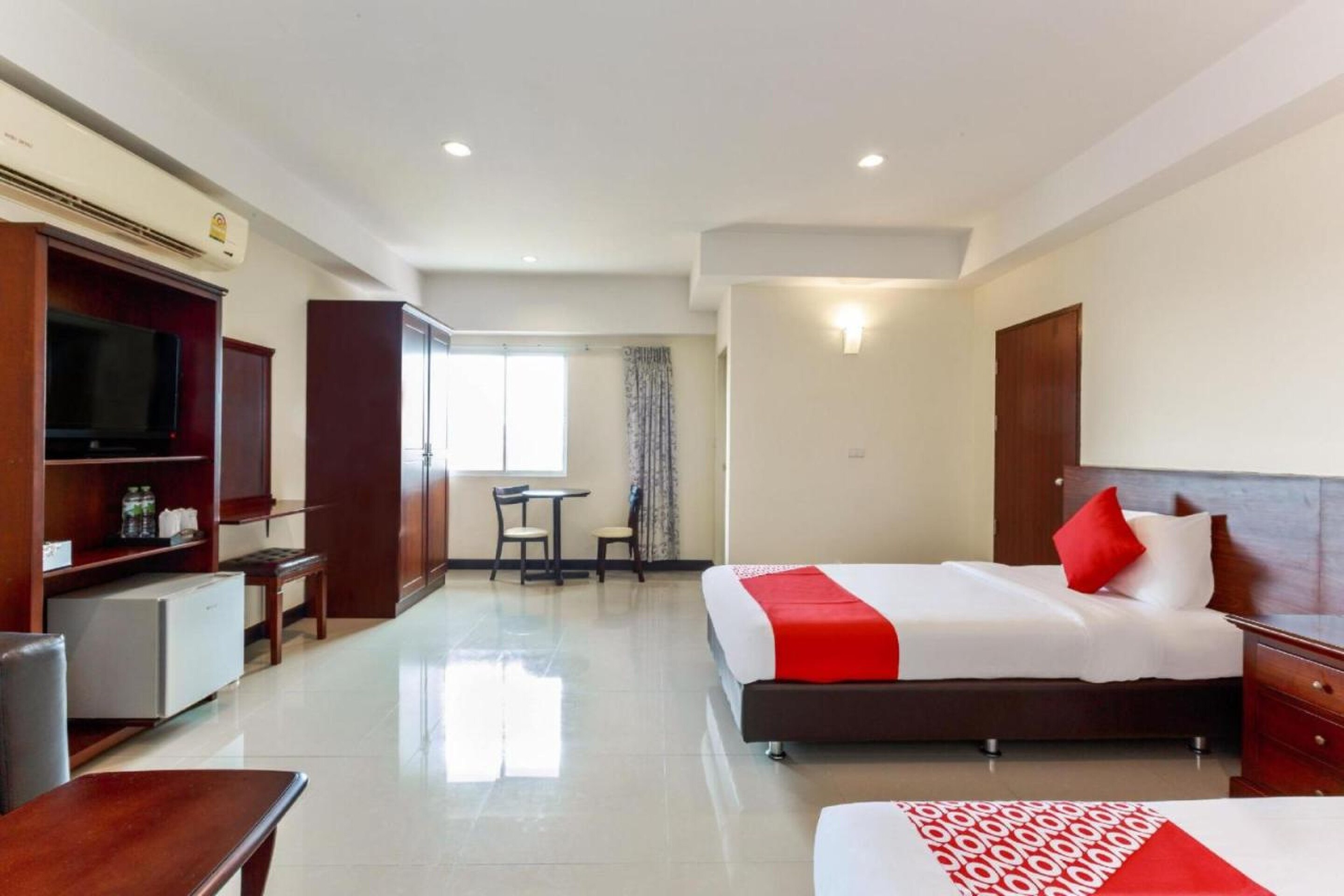 Collection O Room Lanna Hotel - Tap to explore photos