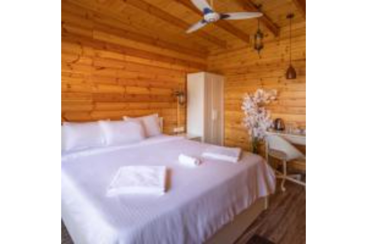 Ourem Palace Luxury Beach Huts - Tap to explore photos