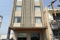 Rosewood Hotel, Govardhan