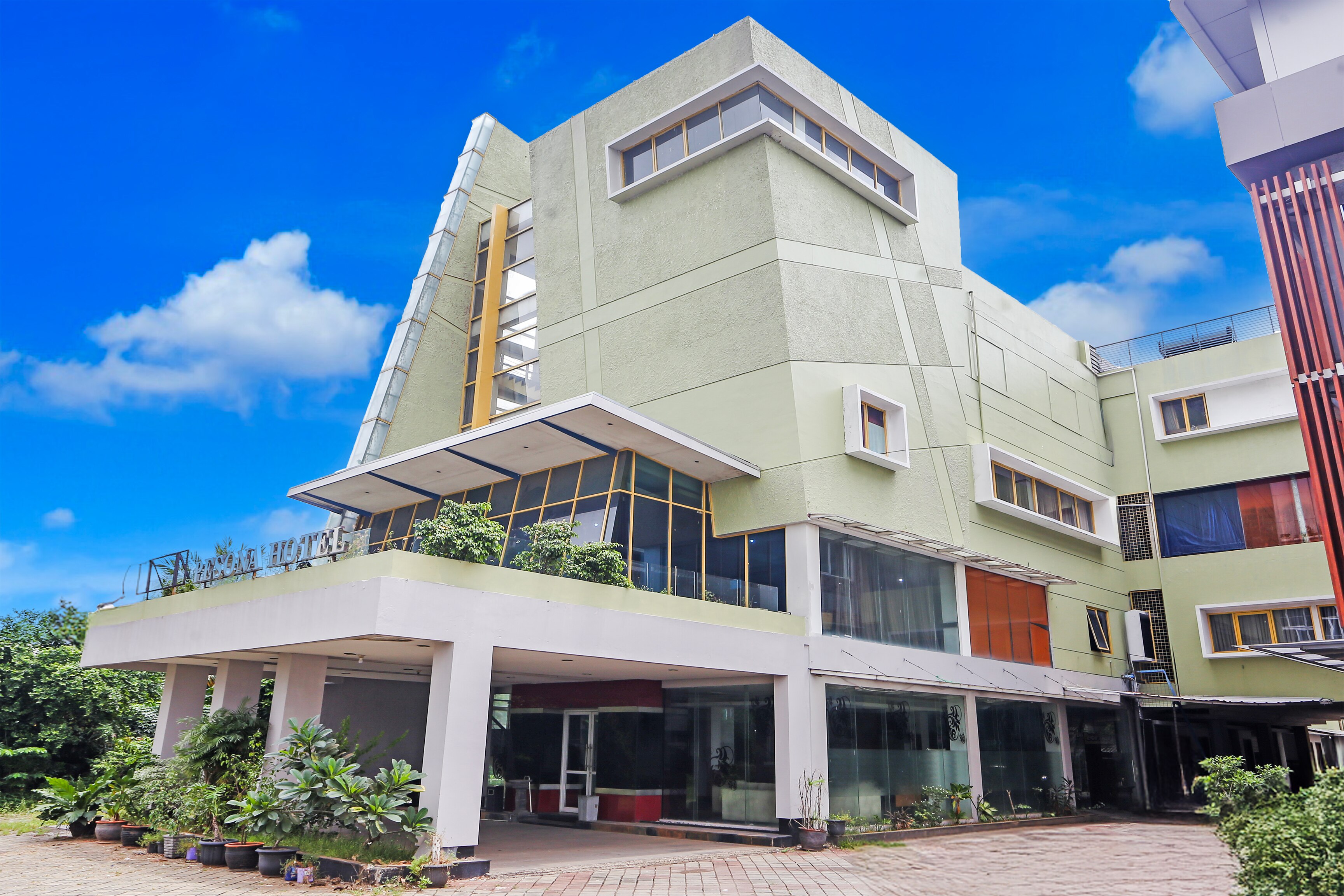 Collection O Cikarang Near Pollux Mall Formerly Hotel Pesona Cikarang - Tap to explore photos