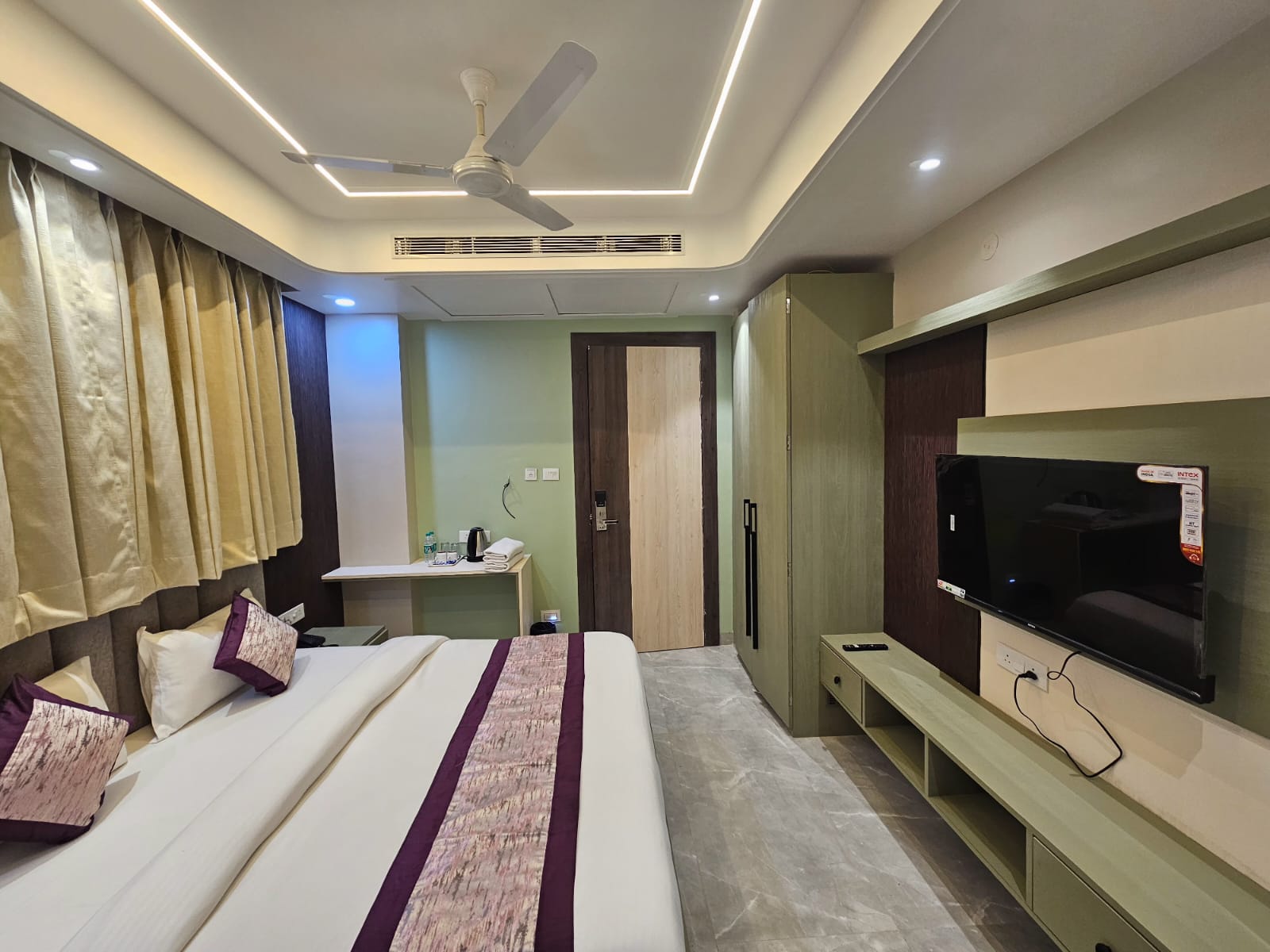 Hotel Varanasi Heritage - Tap to explore photos